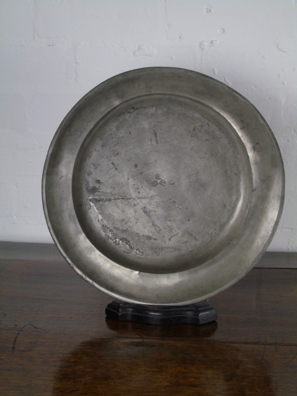 Early 18th Century wriggle-work pewter charger View VII