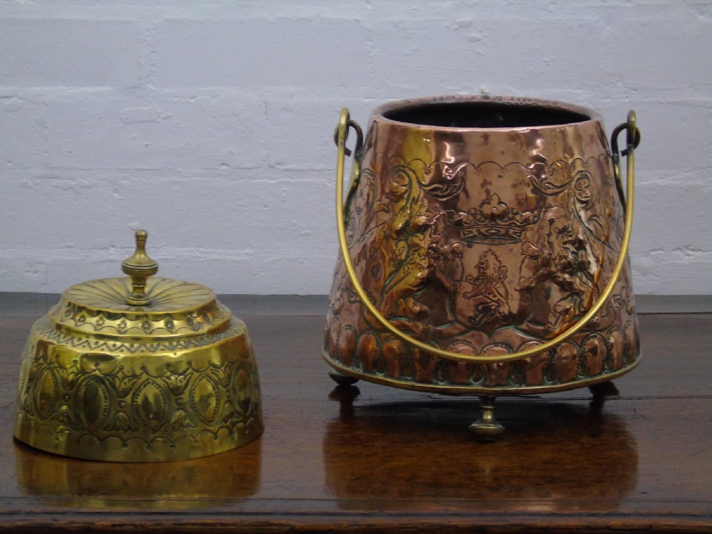 A fine early 18th century Dutch repouse ash pot View II