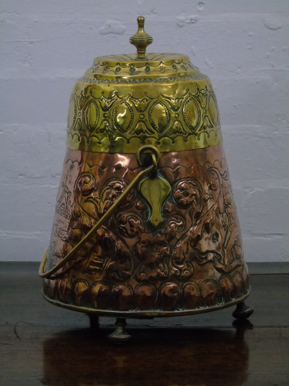A fine early 18th century Dutch repouse ash pot View V
