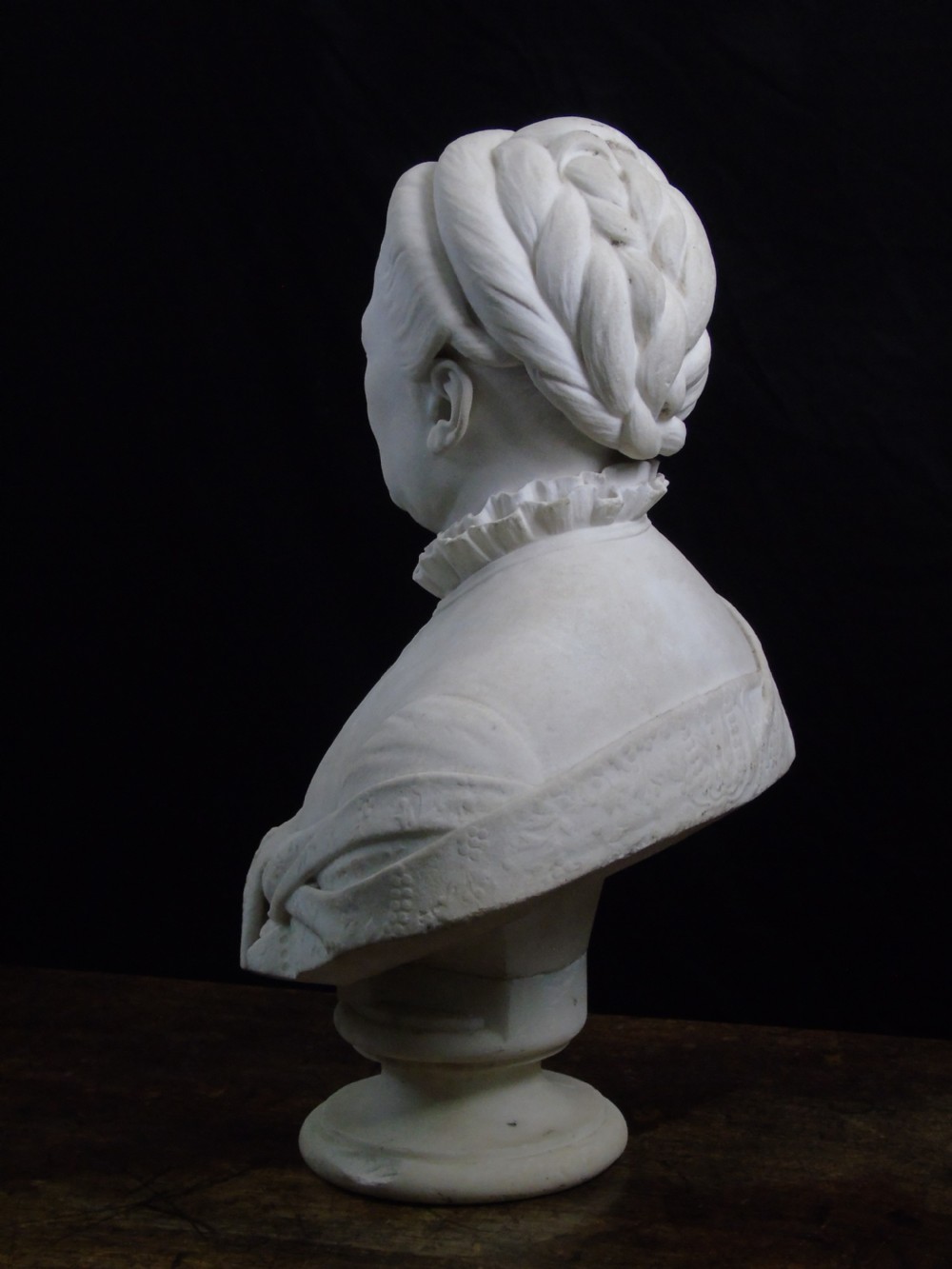 A quality 19th century marble bust View XV