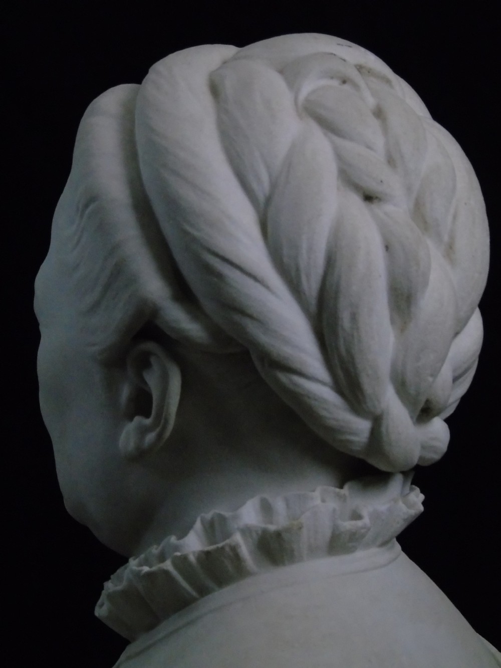 A quality 19th century marble bust View XVI