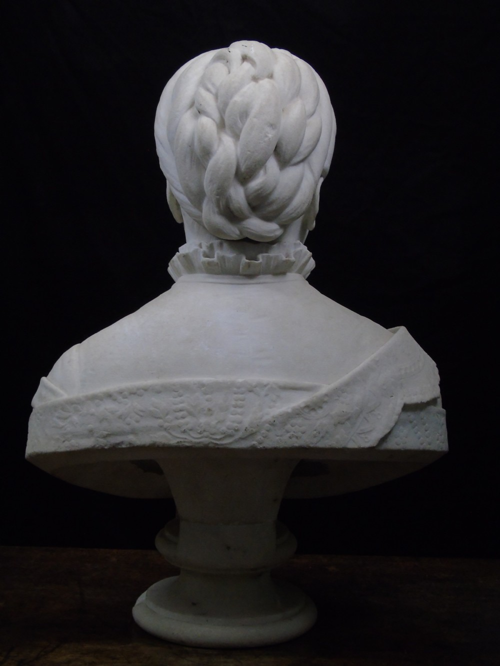 A quality 19th century marble bust View XVIII