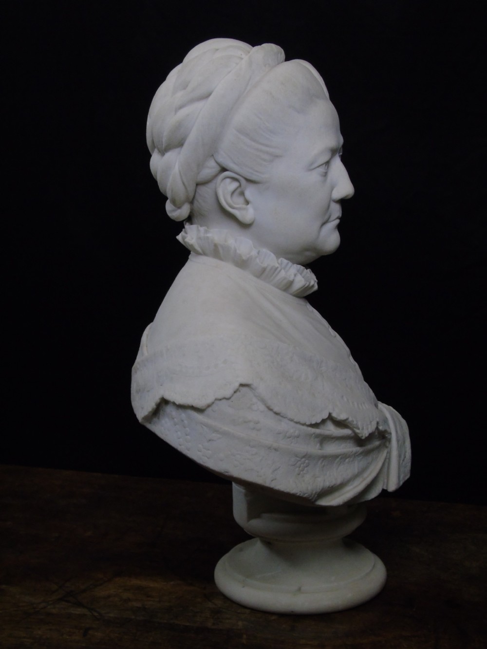 A quality 19th century marble bust View XXV