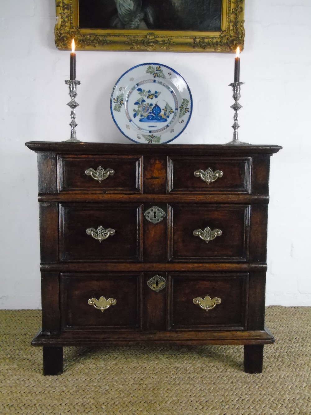 A fine early 18th century chest of drawers