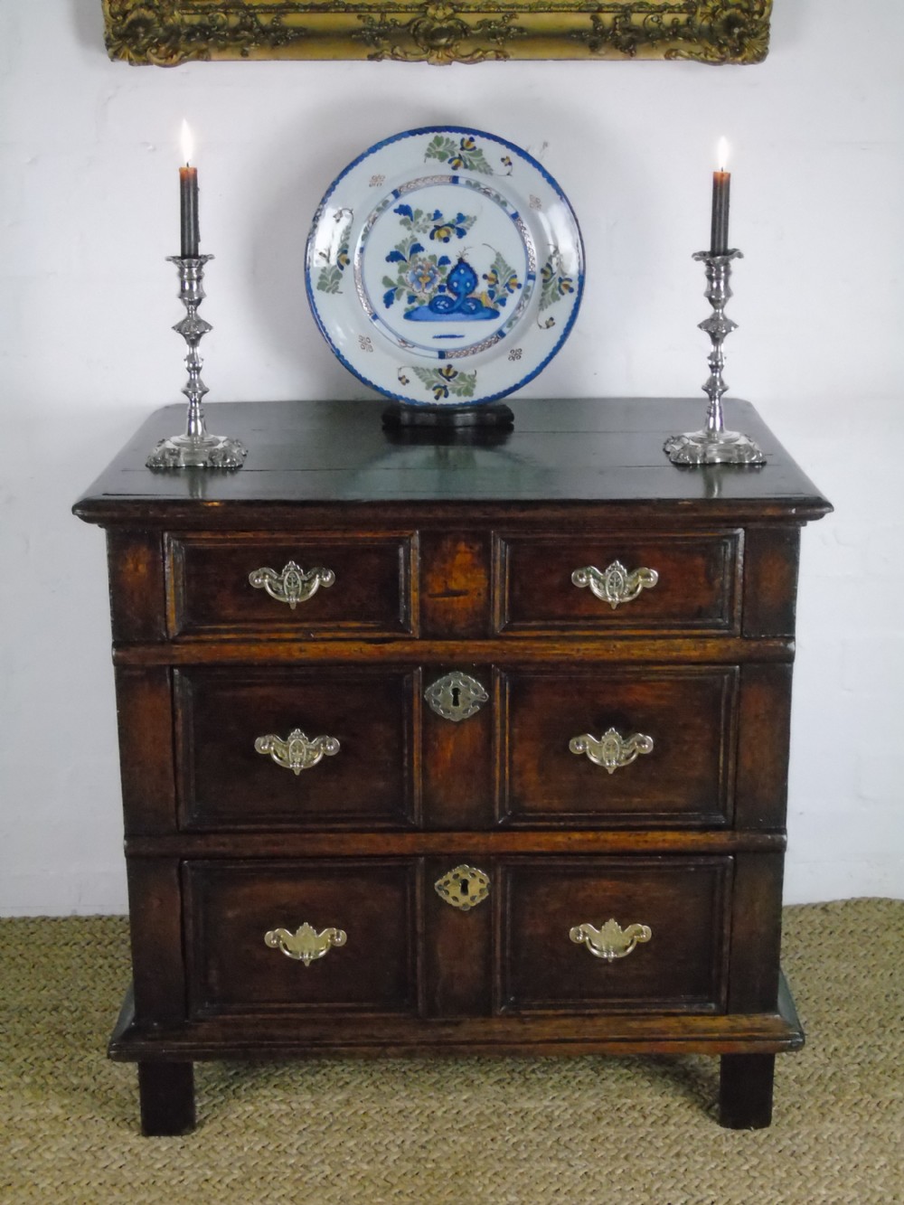 A fine early 18th century chest of drawers View III
