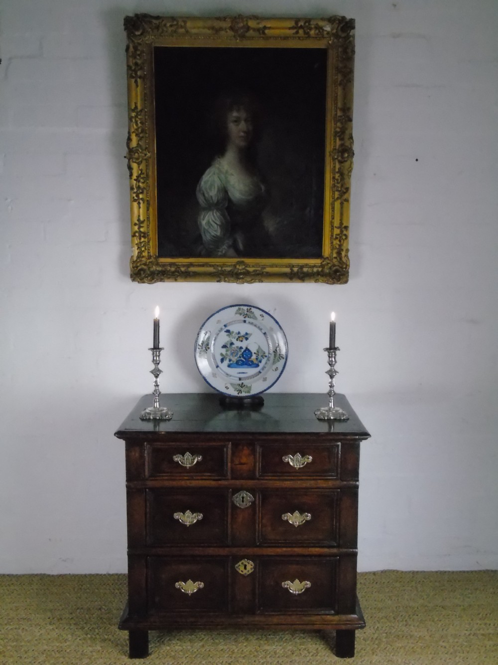 A fine early 18th century chest of drawers View IV