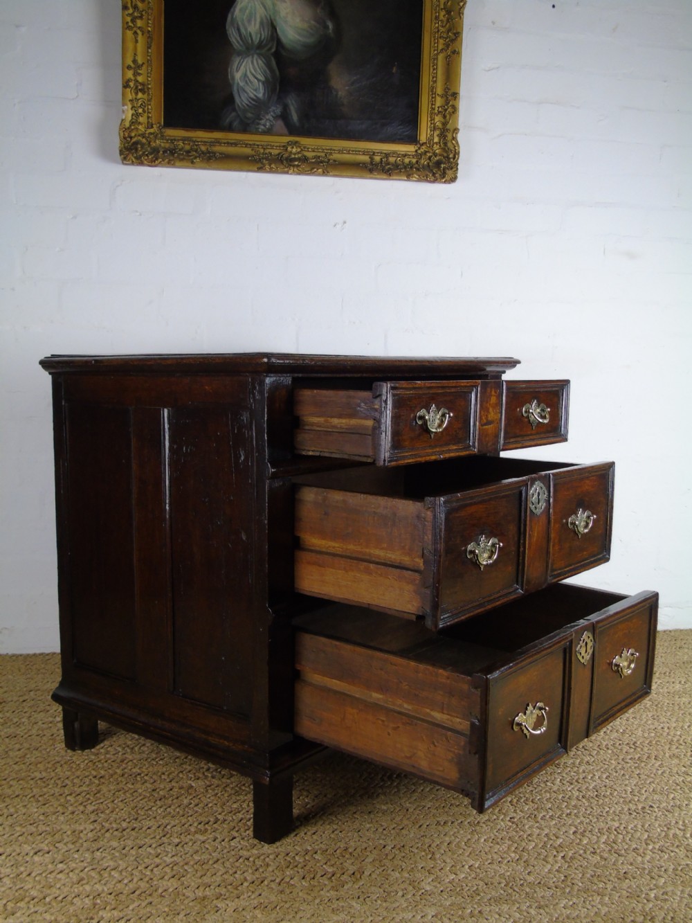 A fine early 18th century chest of drawers View VII