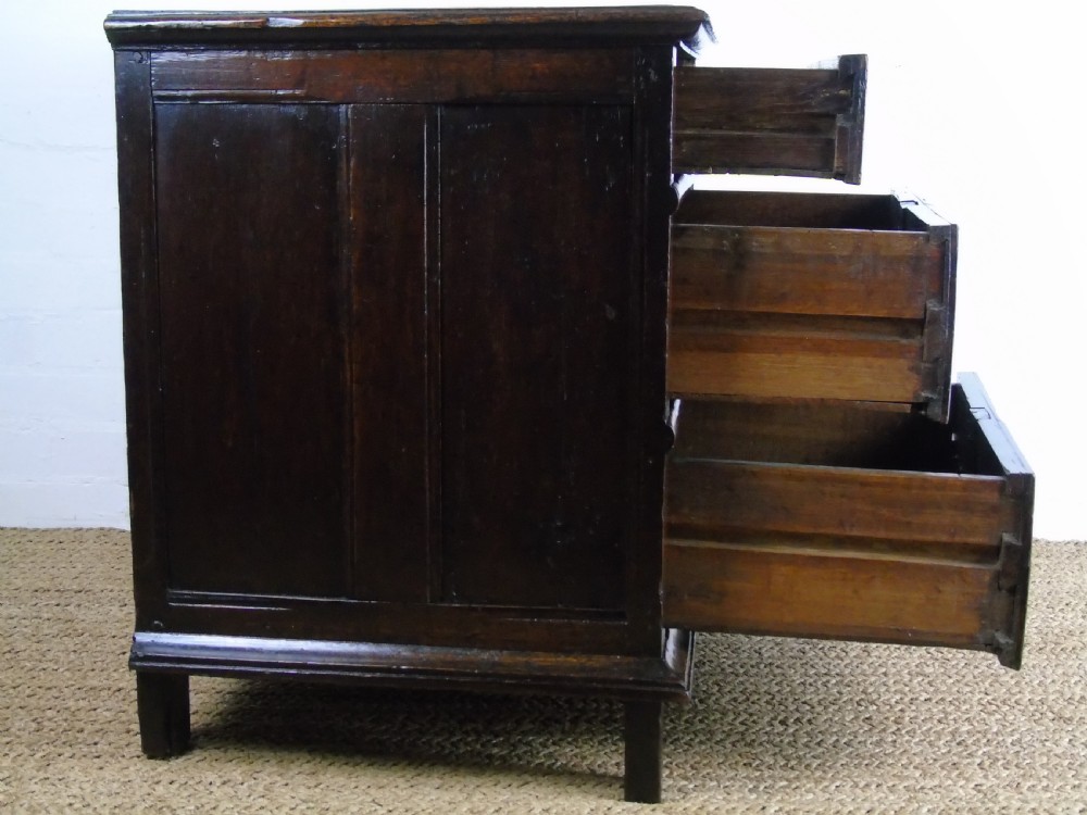 A fine early 18th century chest of drawers View VIII