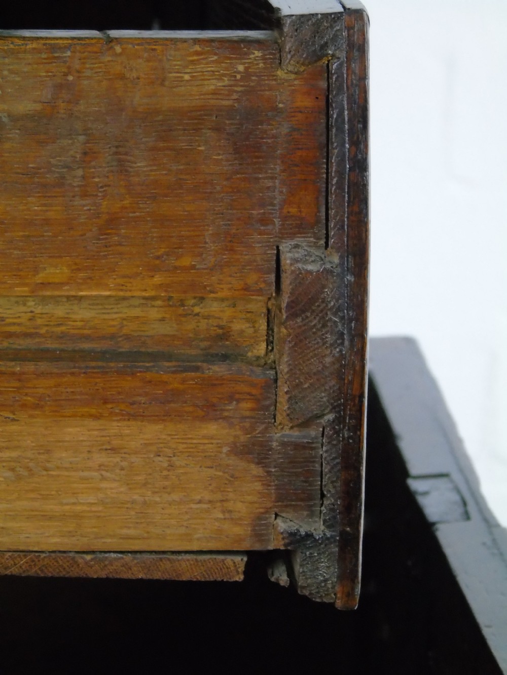 A fine early 18th century chest of drawers View X