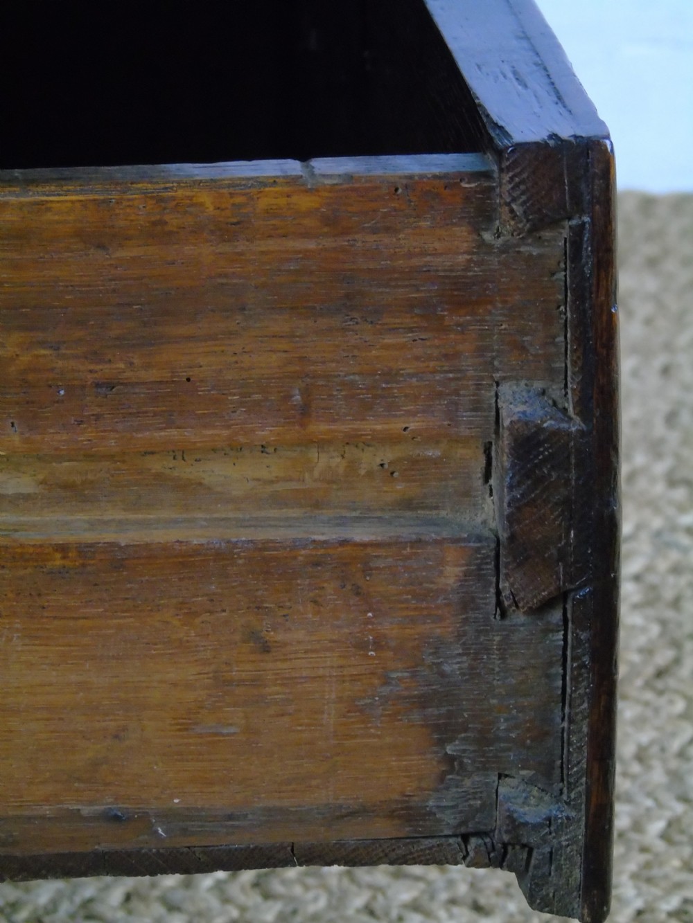 A fine early 18th century chest of drawers View XI