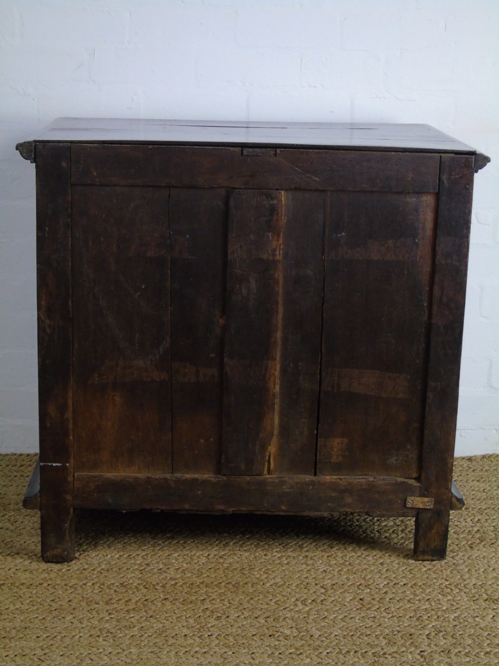 A fine early 18th century chest of drawers View XIV