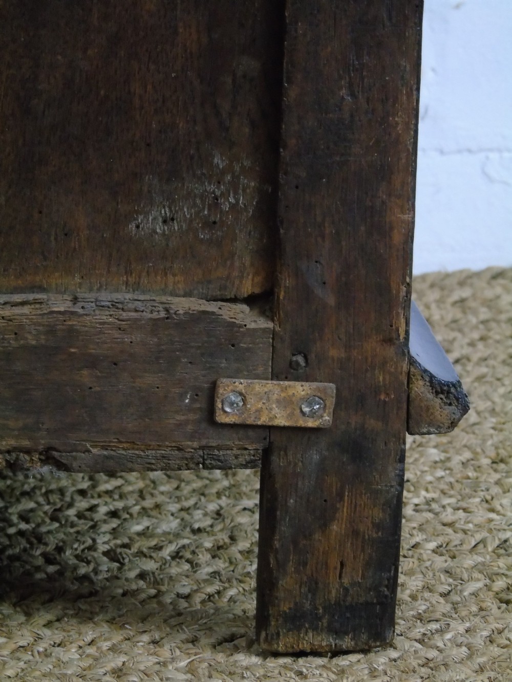 A fine early 18th century chest of drawers View XV