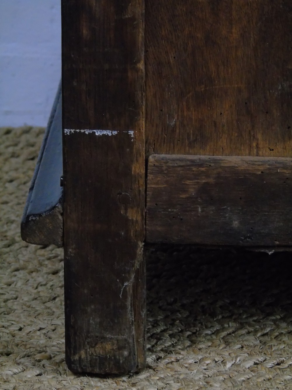 A fine early 18th century chest of drawers View XVII