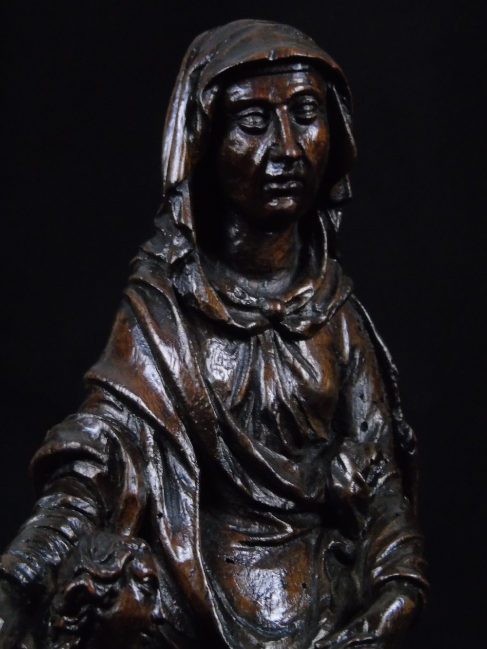A quality late 16th - early 17th century carving of saint Anne & Mary View II