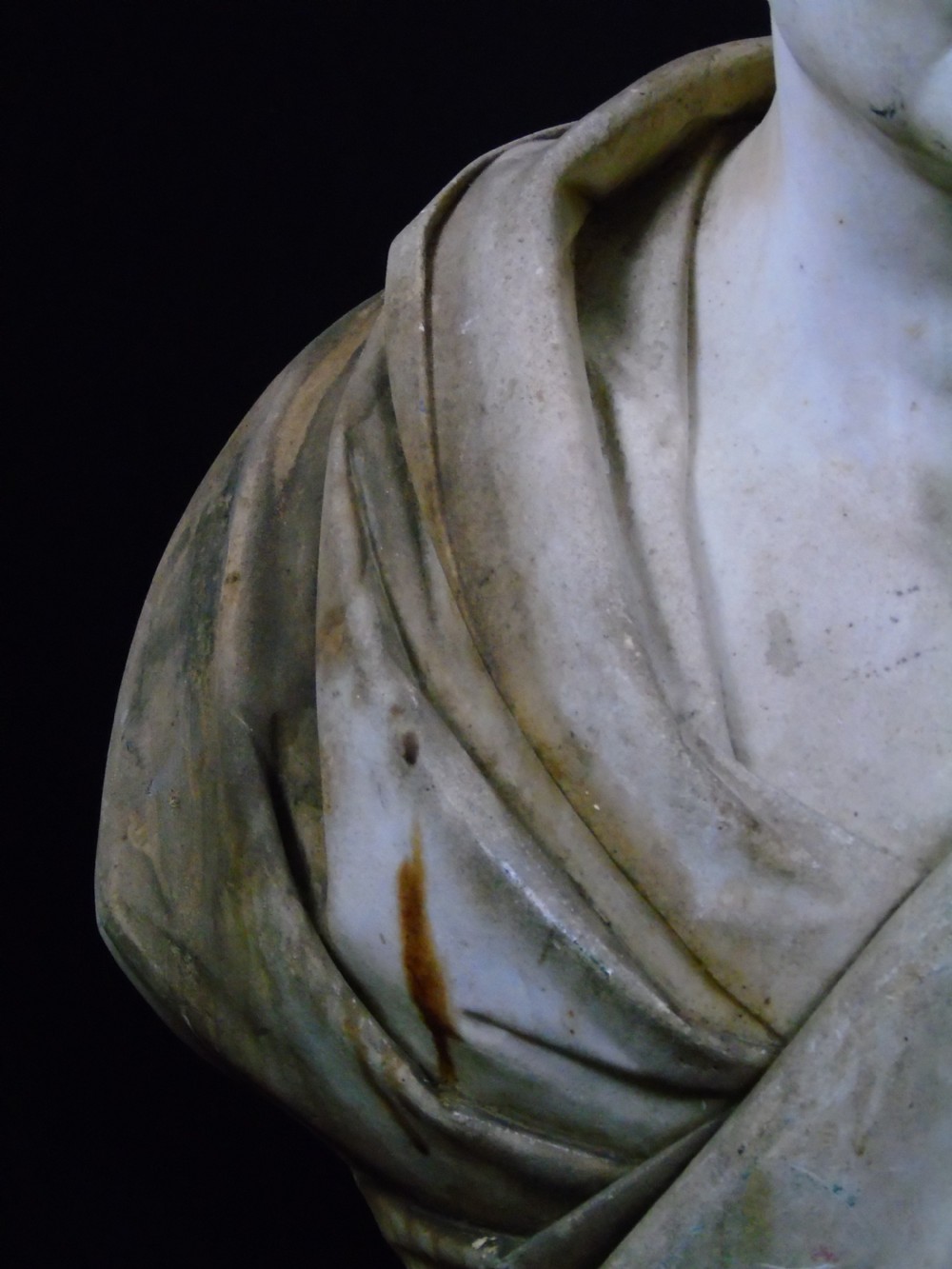 A fine and very large 19thC marble bust  View IV