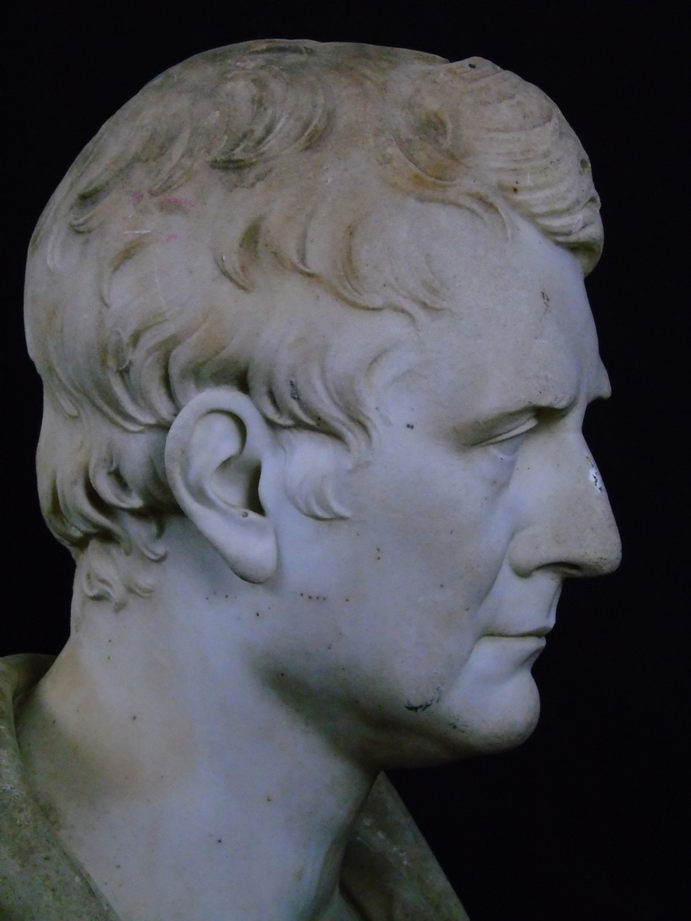 A fine and very large 19thC marble bust  View XI