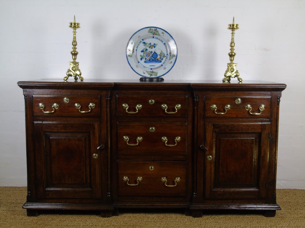 A fine 18th century dresser base