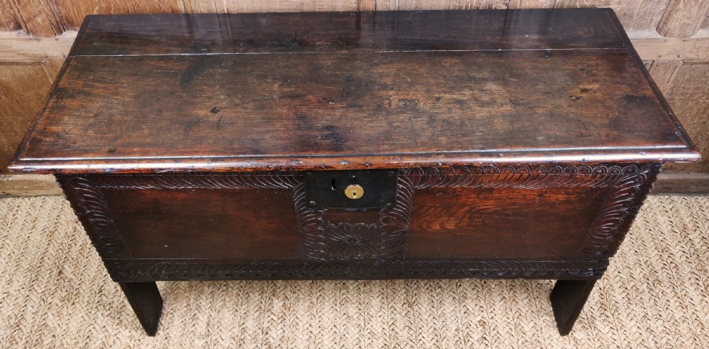 A lovely 17thC plank coffer View V