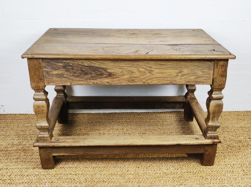 A fabulous 17th century Dutch side table View VIII