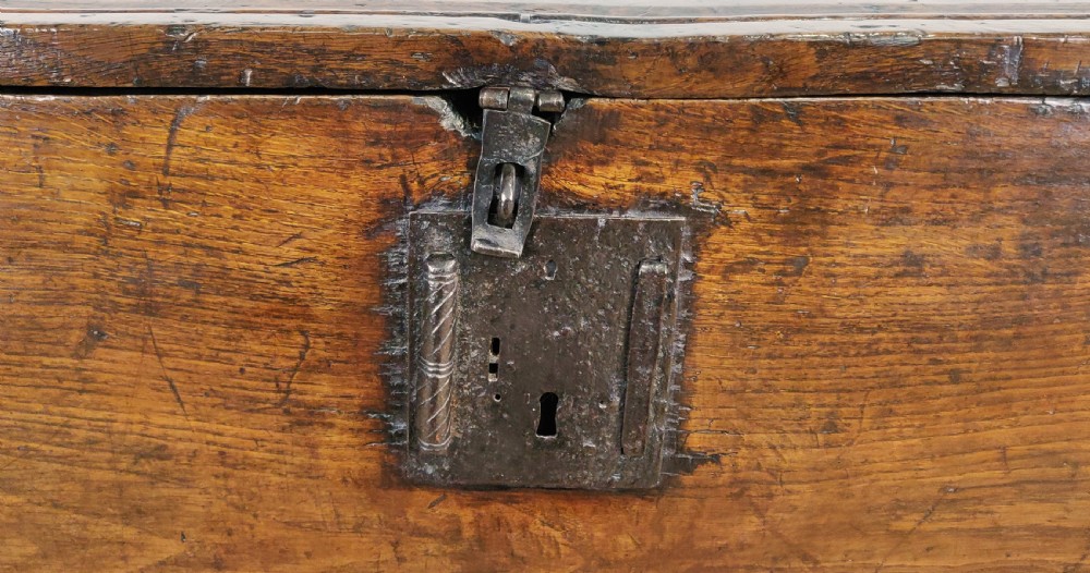 A rare 16th century English plank coffer View II