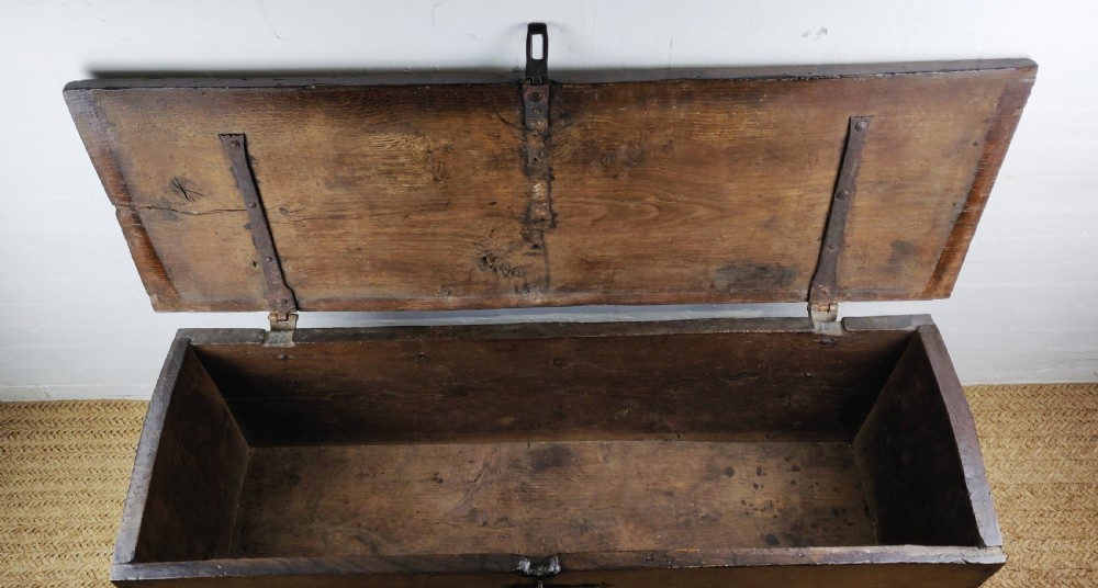 A rare 16th century English plank coffer View XI