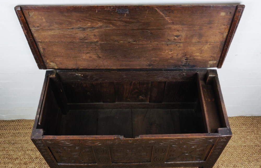 An 18th century west country coffer.  View VIII
