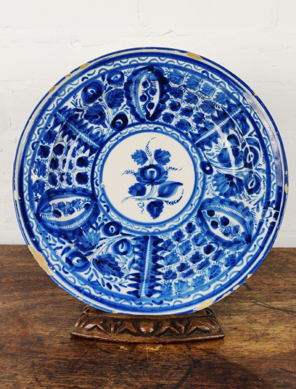 A fine 18th century Delft plate