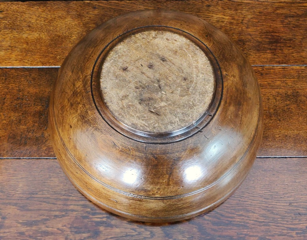 A fine early 19th century turned bowl.  View VII