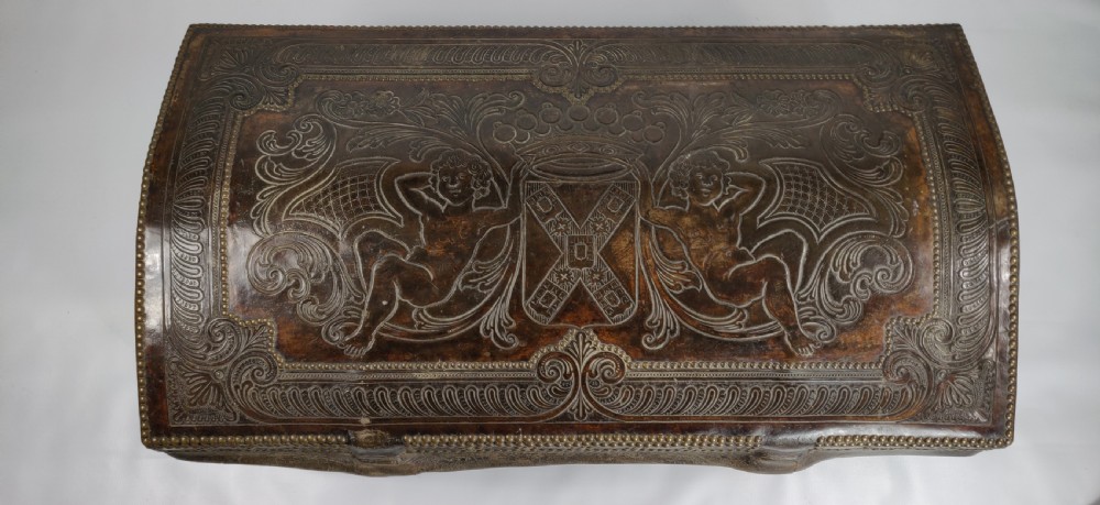 A late 17th - early 18th century travelling trunk  View VII