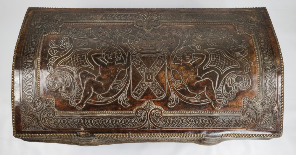 A late 17th - early 18th century travelling trunk  View VIII