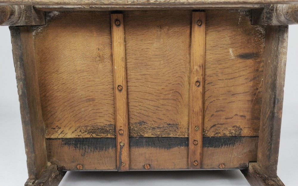 A 17th century English wainscot chair.  View VIII