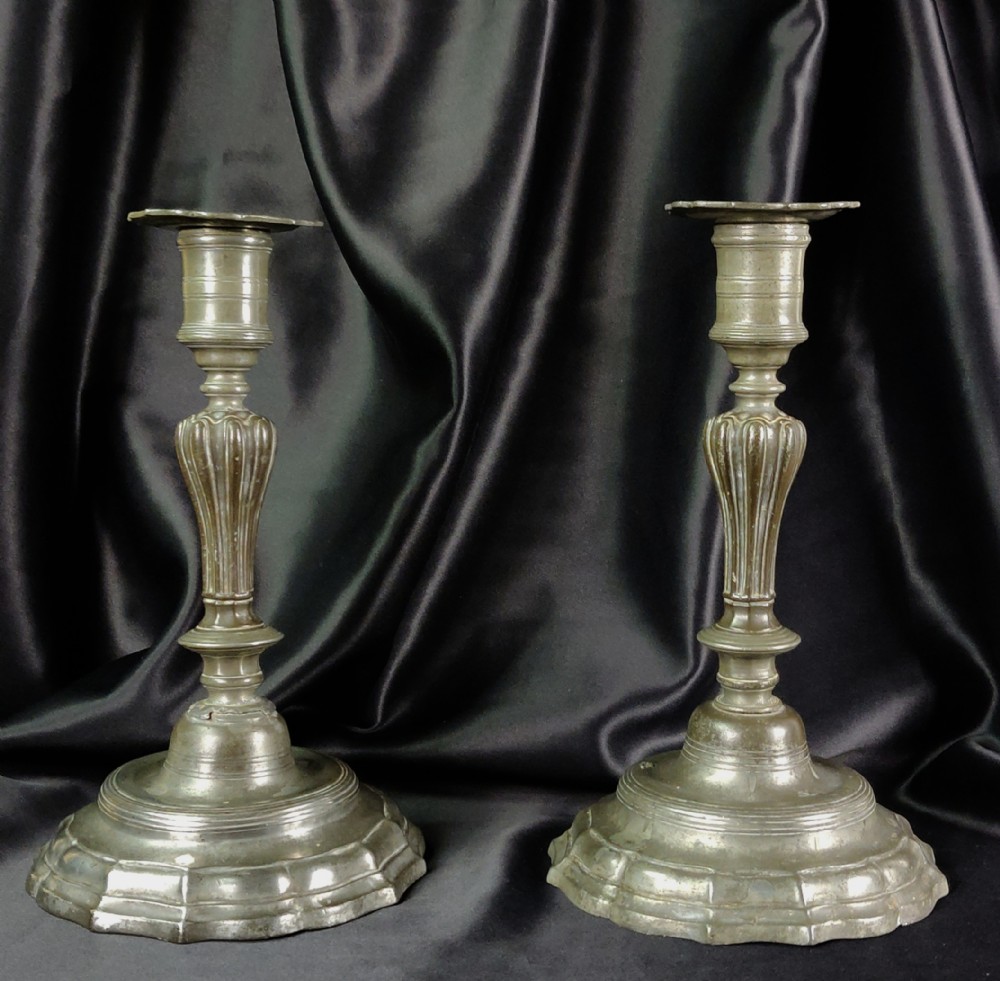 A pair of early 18th century pewter candlesticks. 