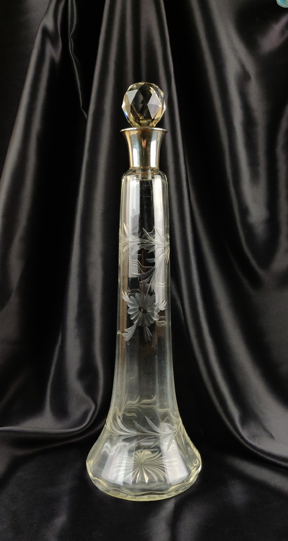 A quality early 20th C silver decanter. 
