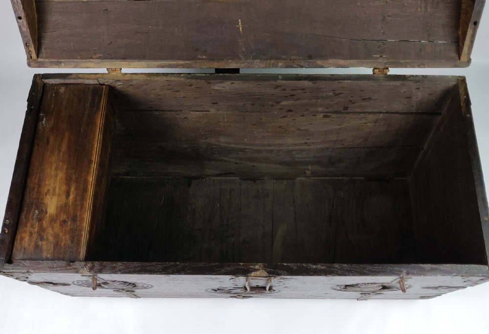 A 16th century Romayne marriage chest.  View VI