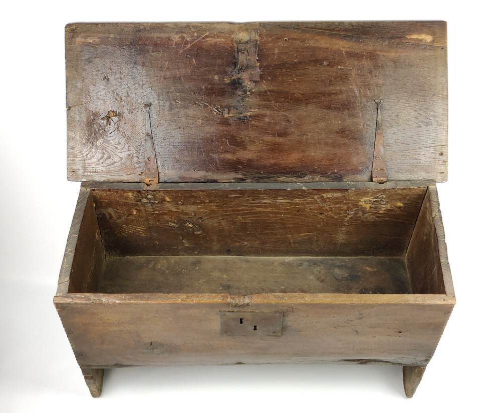 A small 17th century oak plank coffer. View V