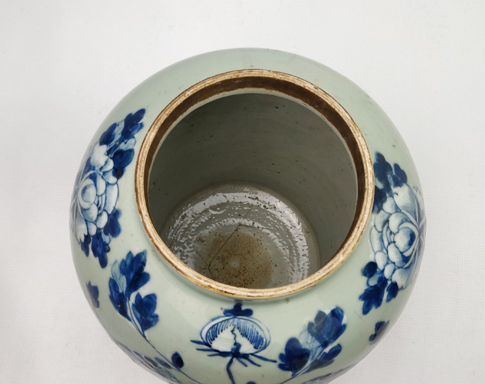 A large 19th century Chinese vase. View III