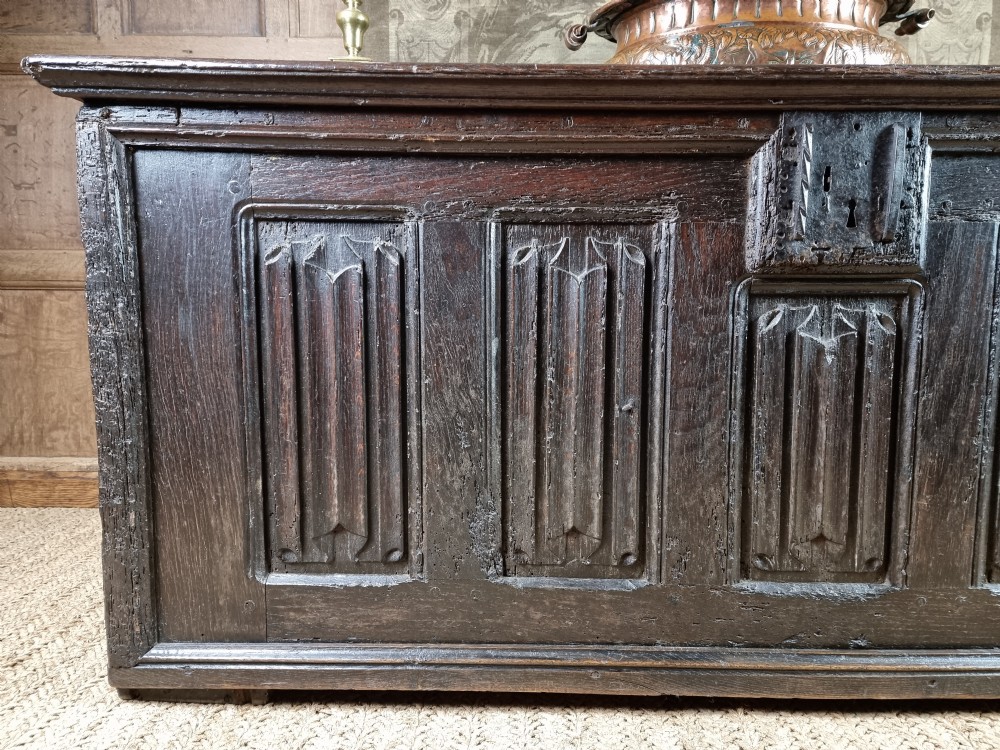 A large early 16th century linenfold coffer.  View IV