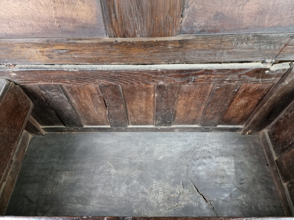 A large early 16th century linenfold coffer.  View XIV