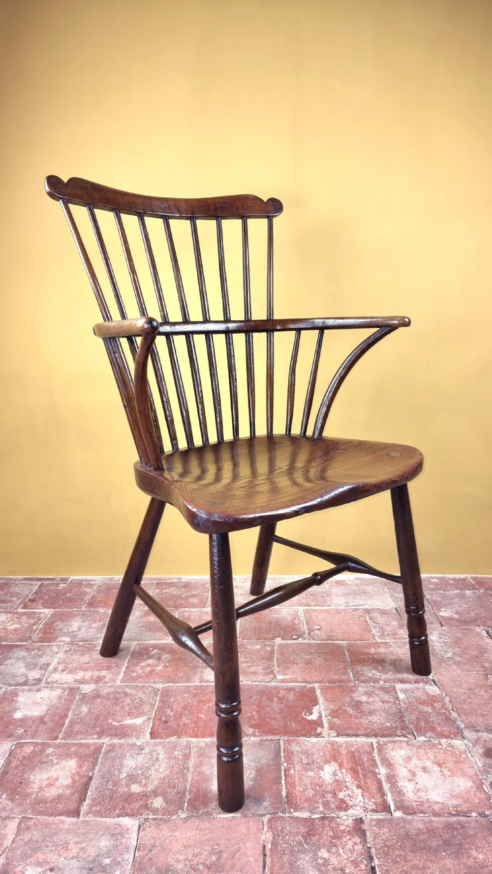 A fine 18th century comb back Windsor chair. 