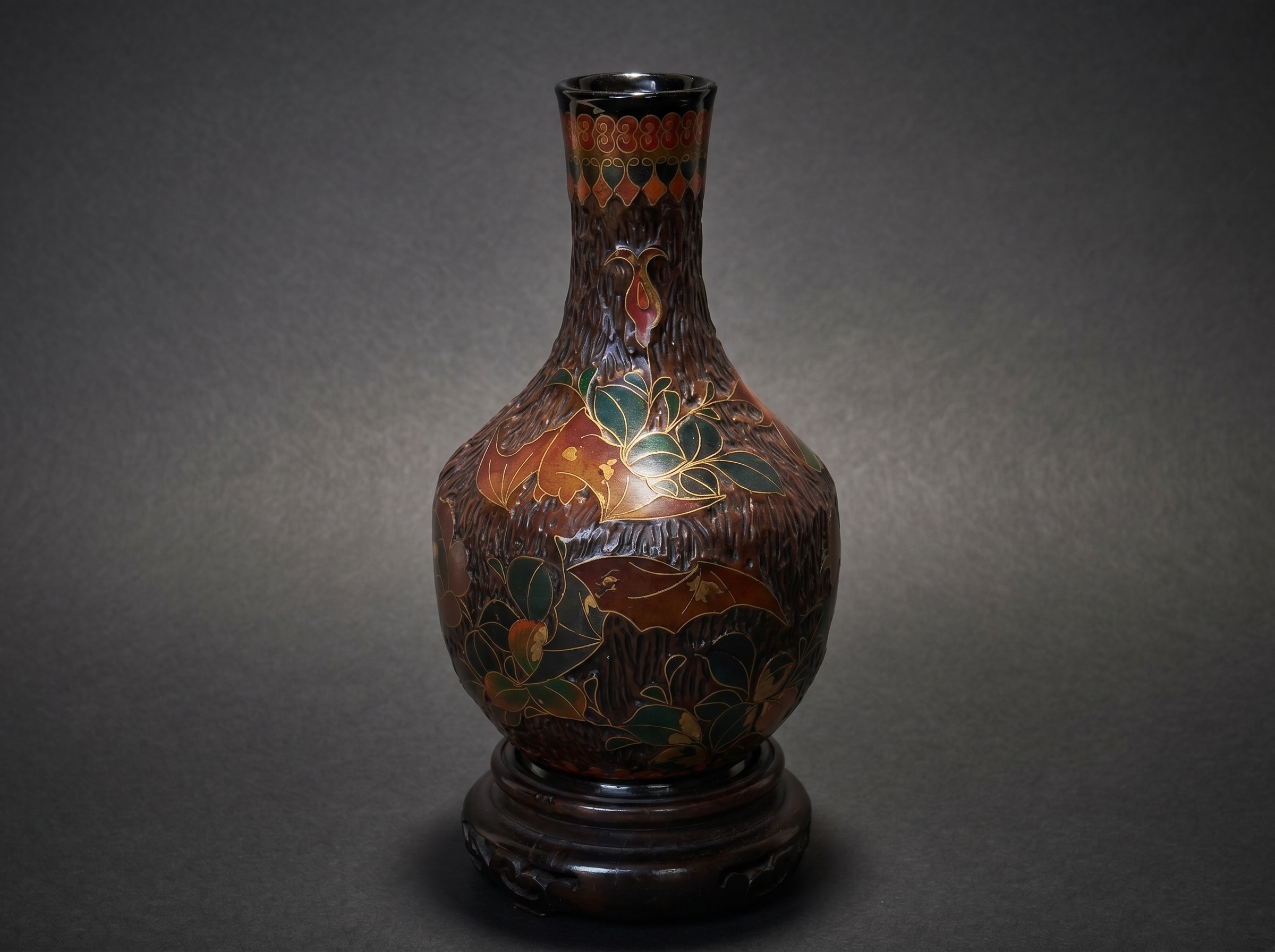 Fine Japanese Totai Shippo Vase. Cloisonne Tree Bark: Kintsugi Technique. Bat. Circa 1890.