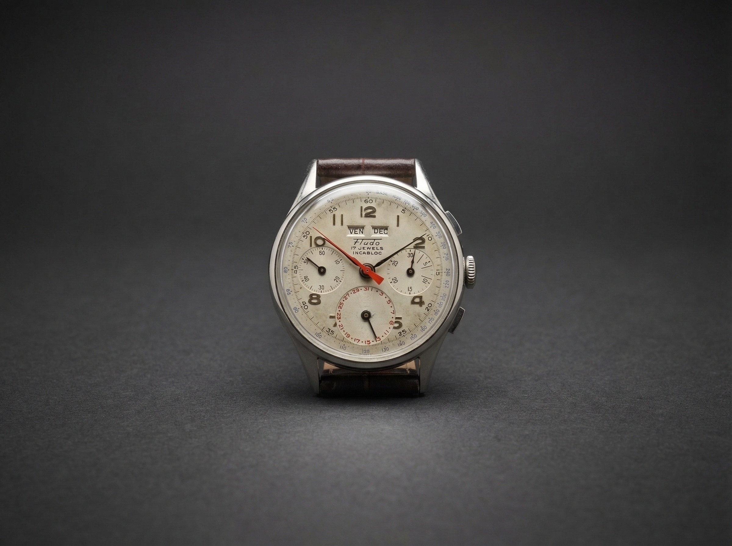 Rare Fludo Chronograph Watch. TRIPLE CALENDAR. Swiss Movement - Landeron 80. Circa 1950.
