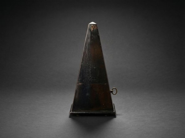 Extremely Rare Ebonised Metronome Coquille / Shell. Circa 1910.
