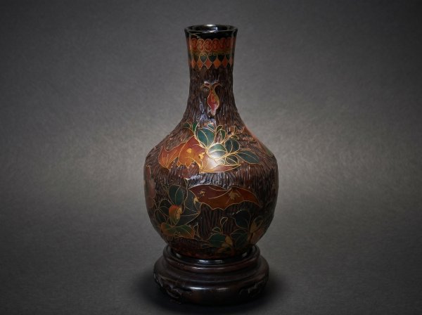 Fine Japanese Totai Shippo Vase. Cloisonne Tree Bark: Kintsugi Technique. Bat. Circa 1890.