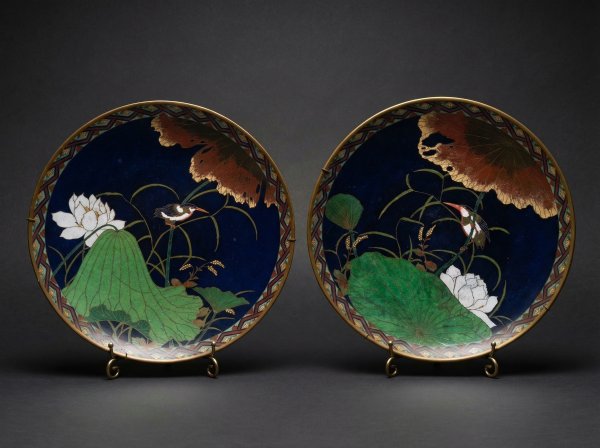 Fine Pair Japanese Meiji Cloisonne Plates / Chargers. Circa 1900.
