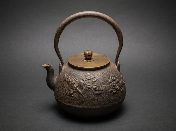 Fine Tetsubin with Signed Lid. Edo Period. Circa 1860.
