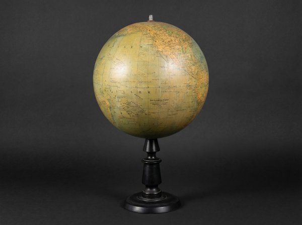 German Raths Physikalischer (Physical) Desk Globe. Dated 1950.