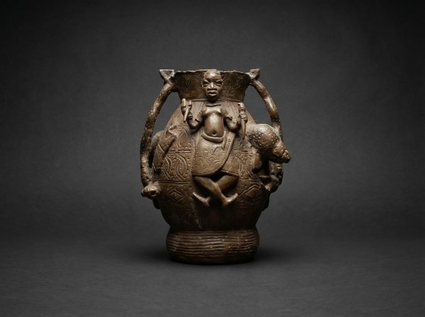 Large Bronze African Benin Tribal Pot / Container. c.1890