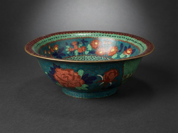Large Rare Japanese Cloisonne Enamel Bowl with Large Bird Decoration. Circa 1890.