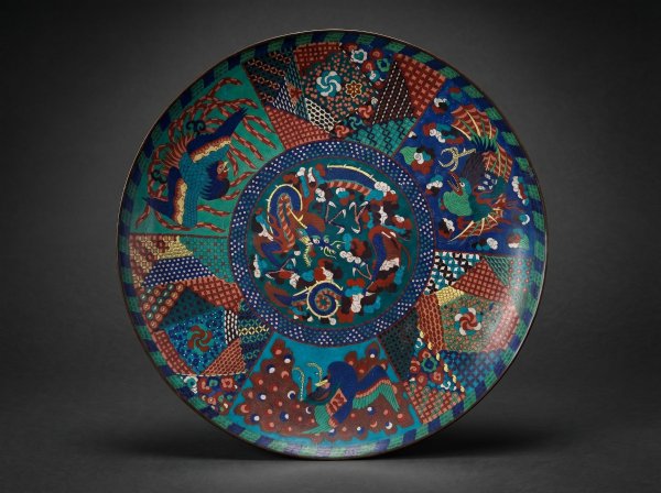 Masterpiece / Monumental Japanese Cloisonne Enamel 'Dragon' Charger (63cm). Circa 1865 - 1870.