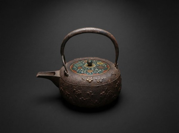 Rare Japanese Sake Kettle With Cloisonne Lid. Edo Period. Circa 1860.